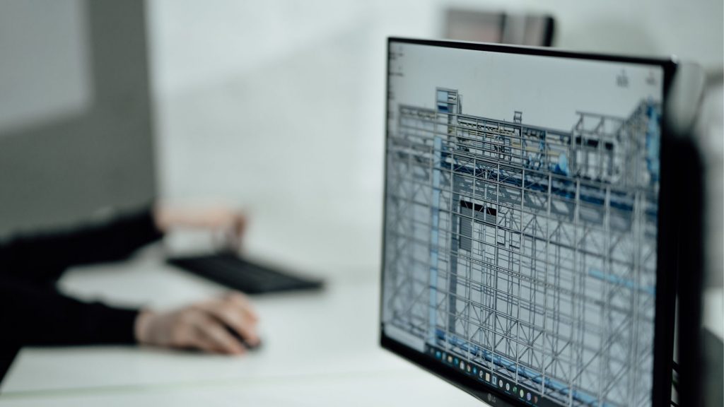 También están la Certificación Edificio Sustentable (CES), enfocada en edificios públicos, y la certificación LEED del GBC Chile, que fomenta el uso eficiente de recursos como agua y energía en proyectos de construcción.